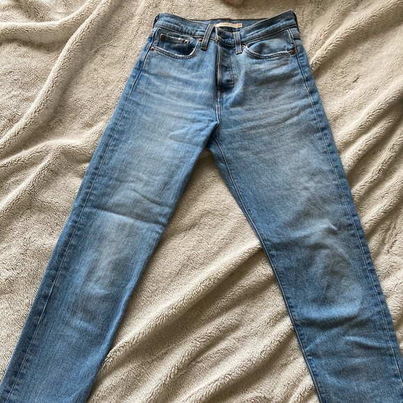 Wedgie fit Levi’s. Size 25 - Picture 2 of 3